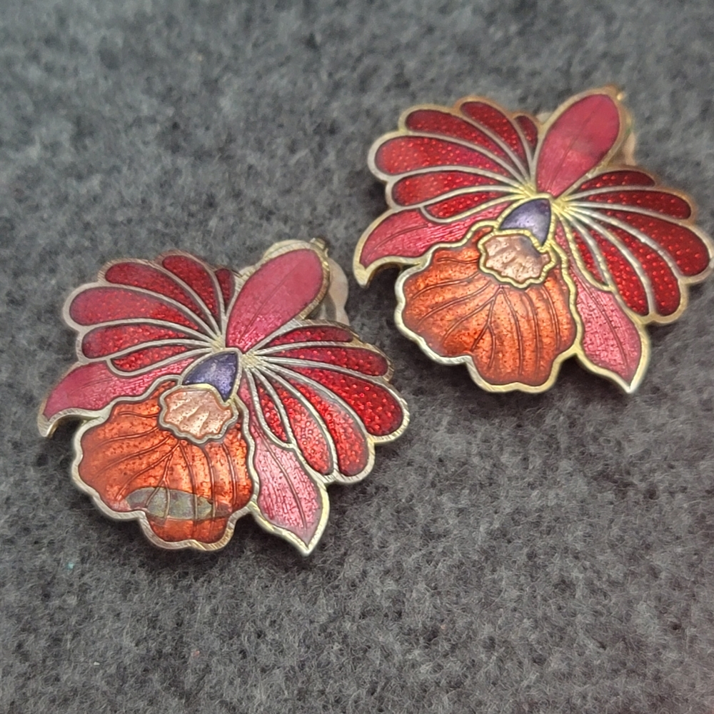 Cloissone red flower clip one earrings